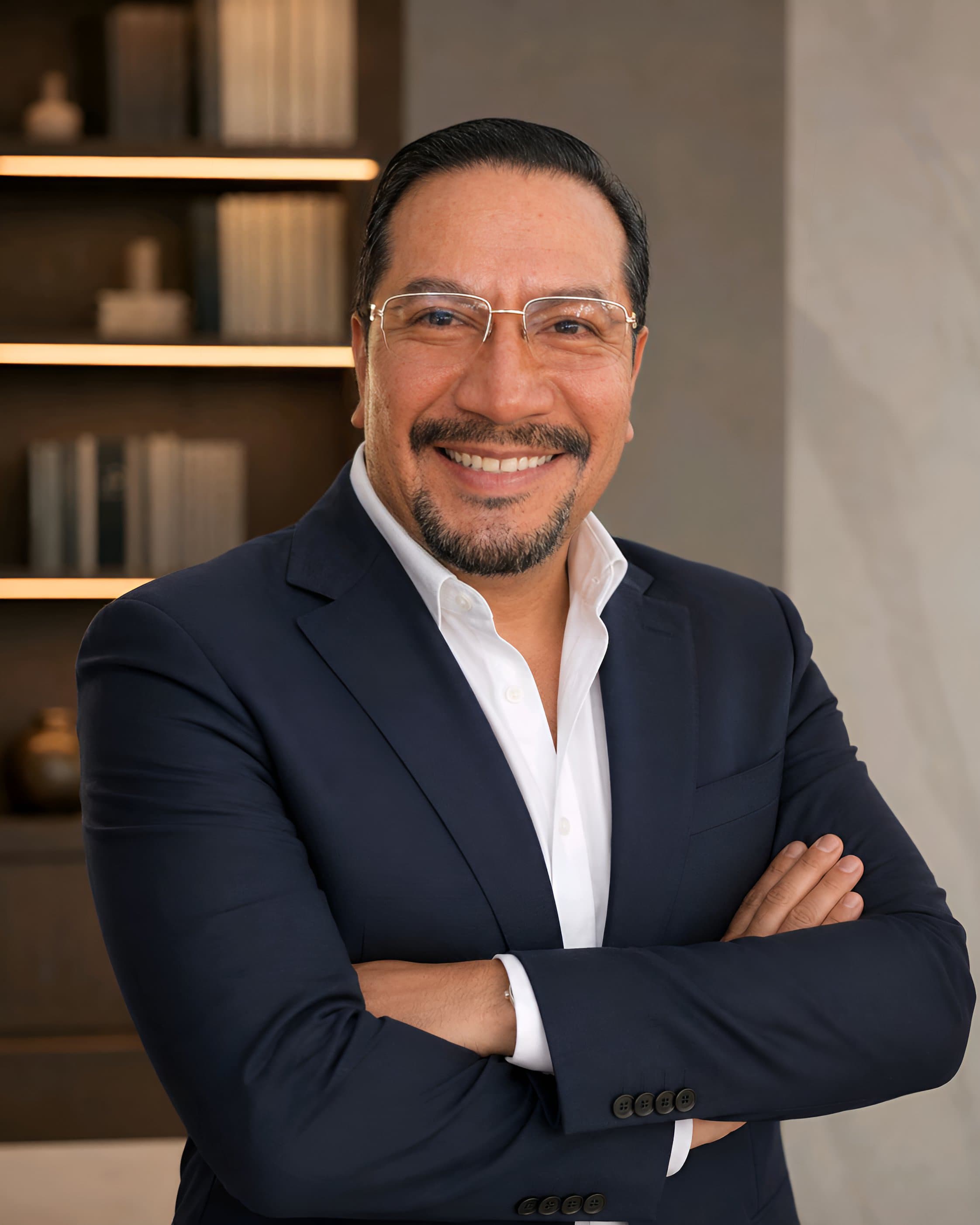 Ab. Hernán Ulloa Ordóñez — Retrato Profesional 2026